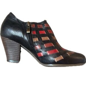 L’Artiste Italian made shoes size 37 fits a US size 6 1/2